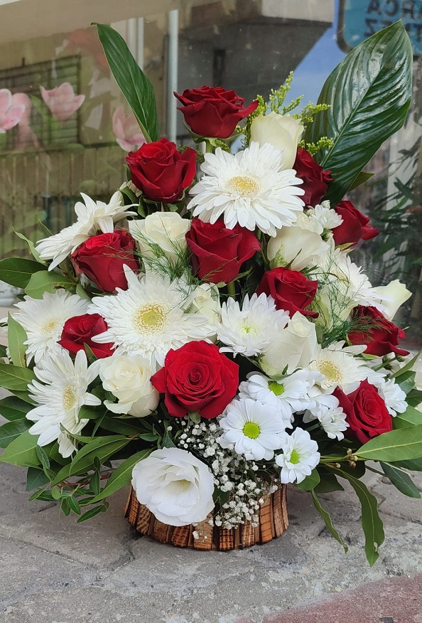 Krmz Beyaz Aranjman Dizayn