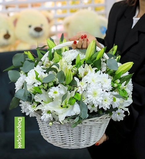beyaz-sepette-cicekler